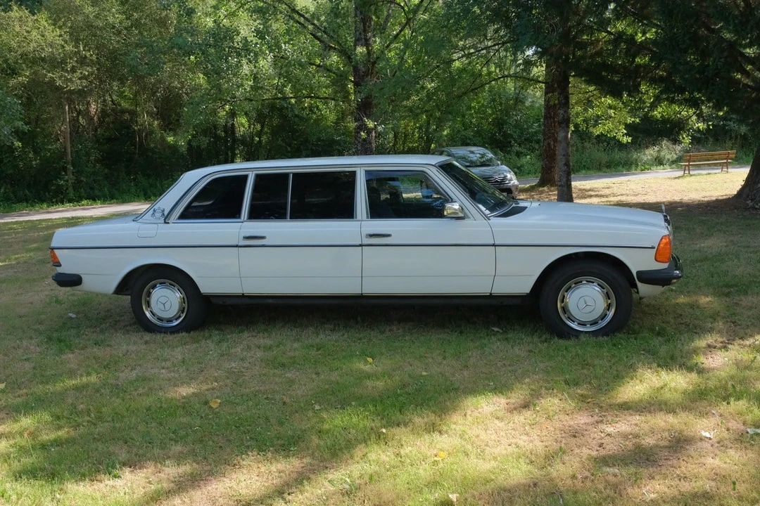 1984 Mercedes-Benz W123 Sedan - Image 8 of 30