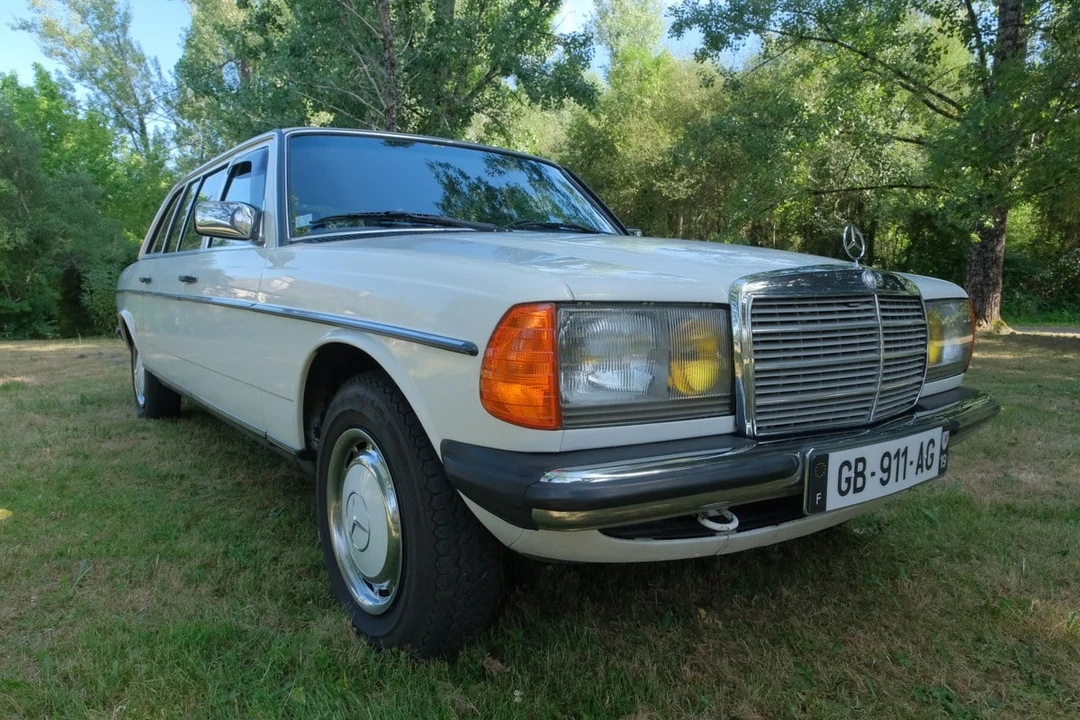 1984 Mercedes-Benz W123 Sedan - Image 11 of 30