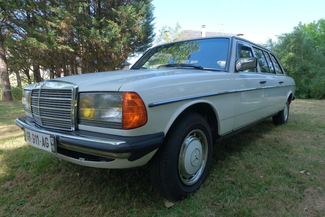 1984 Mercedes-Benz W123 Sedan - Image 12 of 30