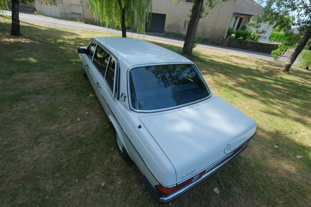 1984 Mercedes-Benz W123 Sedan - Image 14 of 30