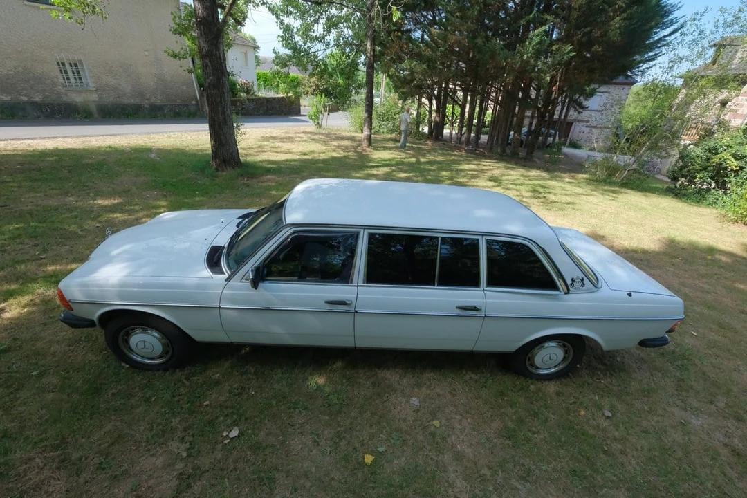 1984 Mercedes-Benz W123 Sedan - Image 15 of 30