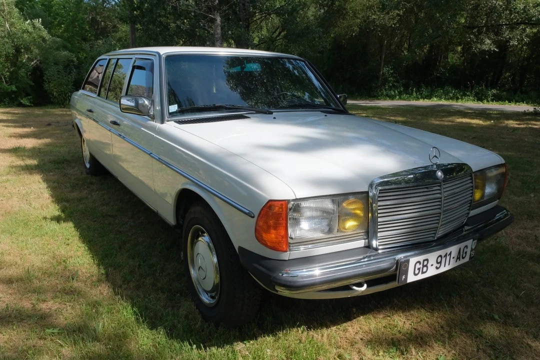 1984 Mercedes-Benz W123 Sedan - Image 18 of 30