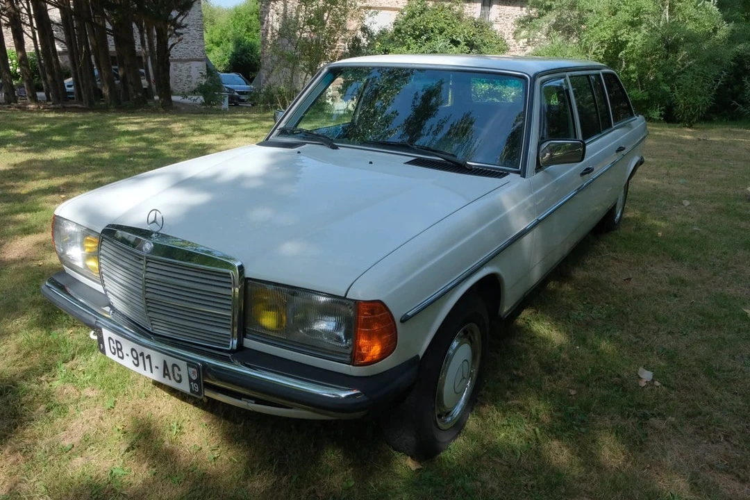 1984 Mercedes-Benz W123 Sedan - Image 19 of 30