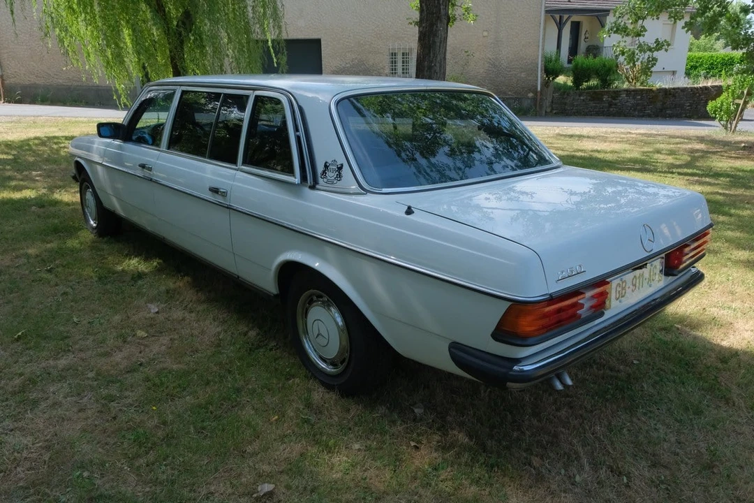 1984 Mercedes-Benz W123 Sedan - Image 20 of 30