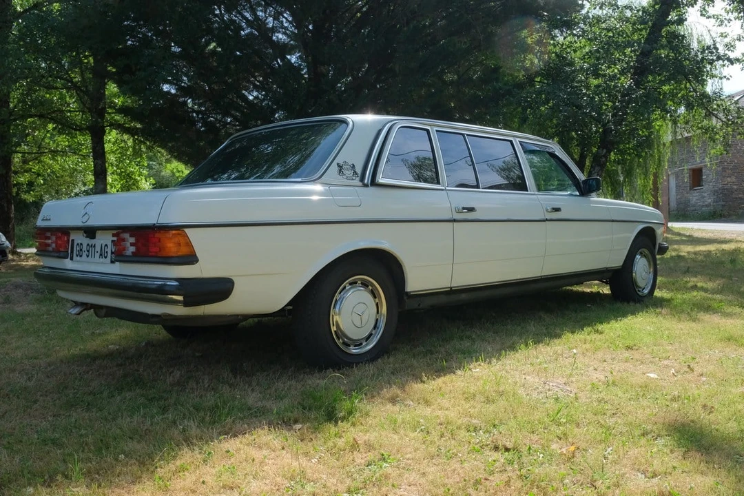 1984 Mercedes-Benz W123 Sedan - Image 22 of 30