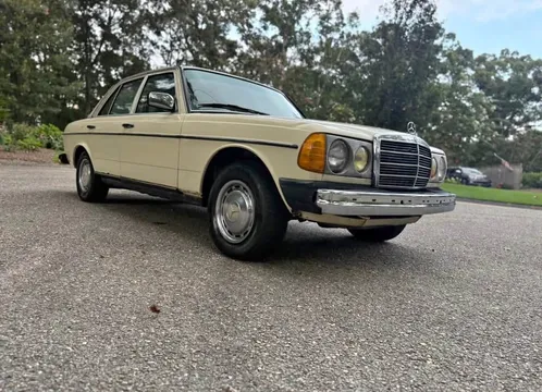 1984 Mercedes-Benz 300 D Sedan 4D
