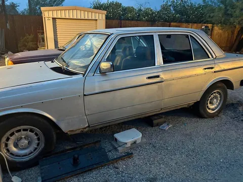 1984 Mercedes-Benz 300 D Sedan 4D