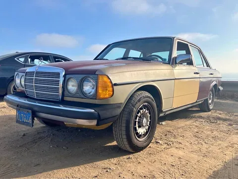 1984 Mercedes-Benz 300 D Sedan 4D