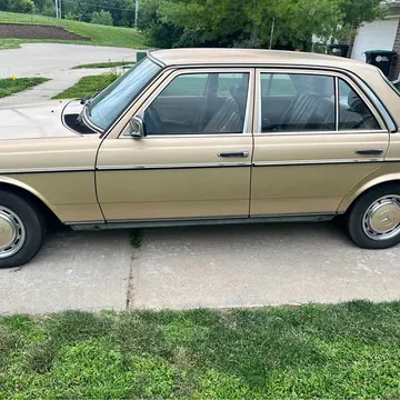 1984 Mercedes-Benz 300 E 2.6 Sedan 4D