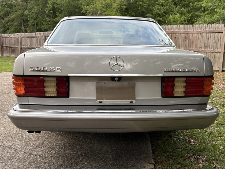 1984 Mercedes-Benz W126 S-Class Sedan - Image 10 of 24
