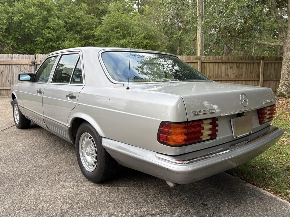 1984 Mercedes-Benz W126 S-Class Sedan - Image 9 of 24