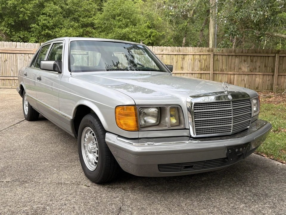 1984 Mercedes-Benz W126 S-Class Sedan - Image 4 of 24