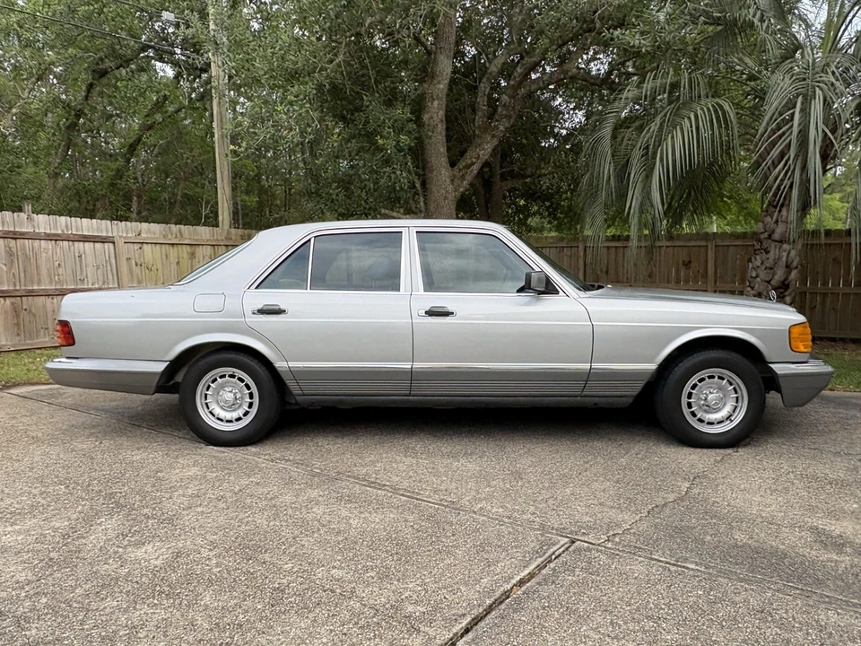 1984 Mercedes-Benz W126 S-Class Sedan - Image 2 of 24