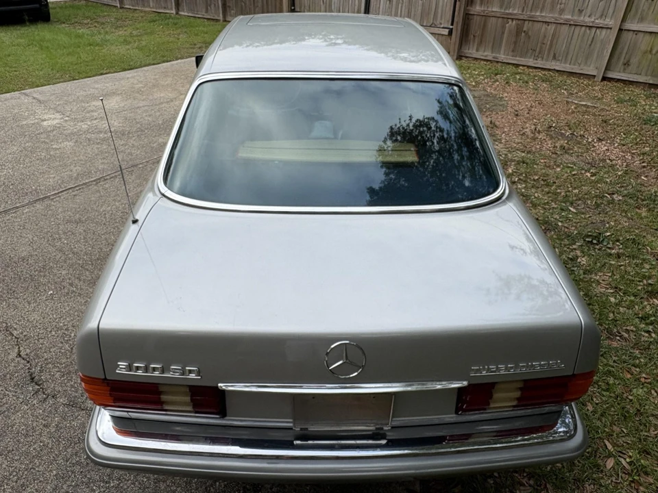 1984 Mercedes-Benz W126 S-Class Sedan - Image 12 of 24