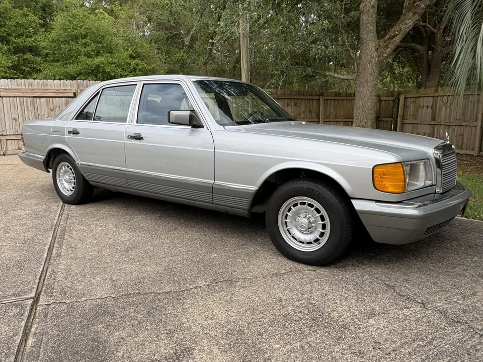 1984 Mercedes-Benz W126 S-Class Sedan - Image 3 of 24