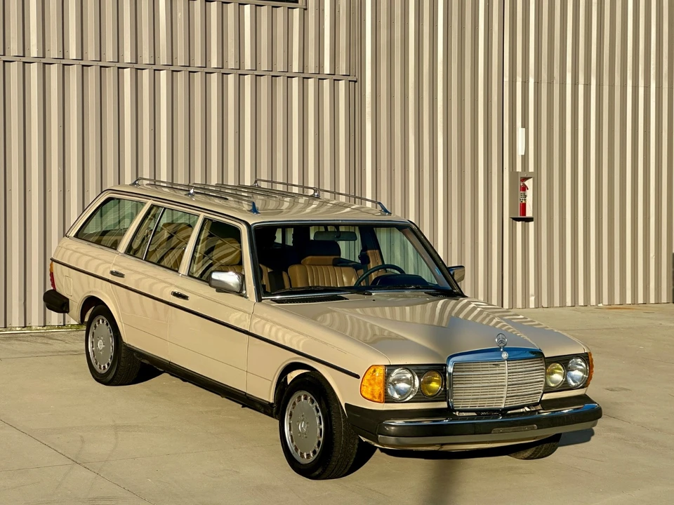 1984 Mercedes-Benz 190E - Image 10 of 31