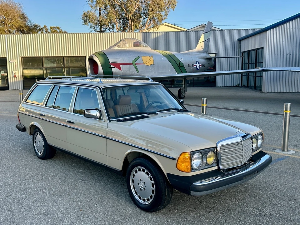 1984 Mercedes-Benz 190E - Image 2 of 31