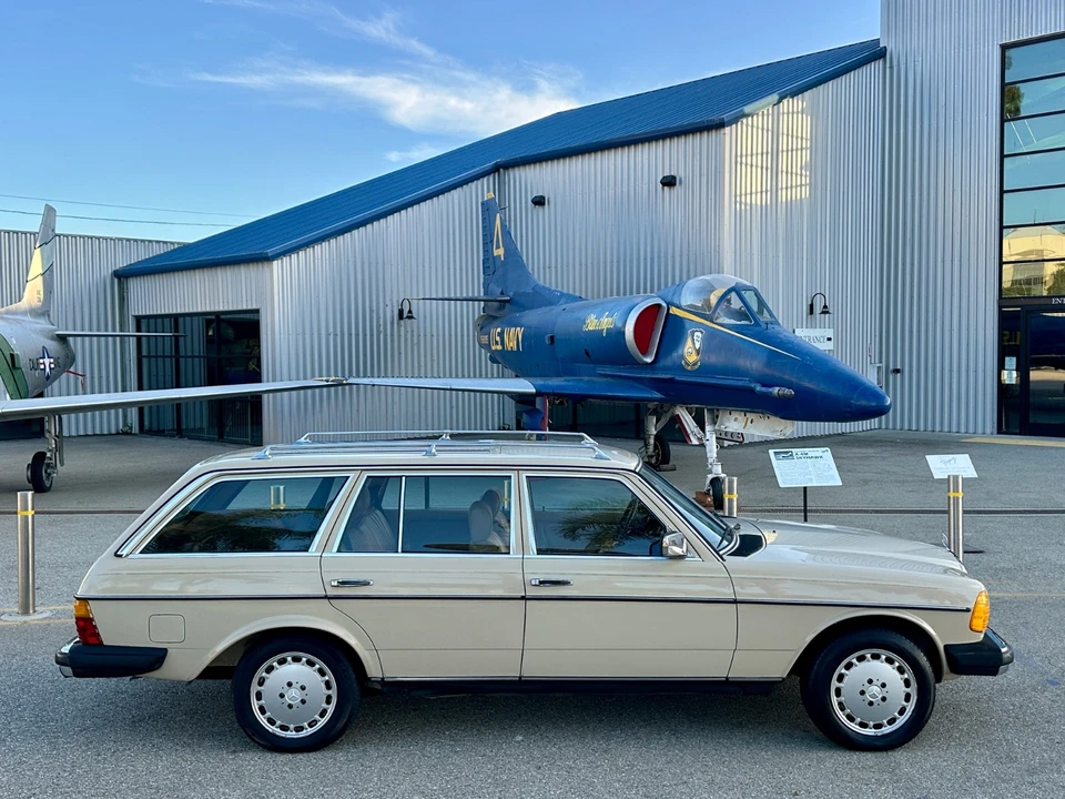 1984 Mercedes-Benz 190E - Image 4 of 31