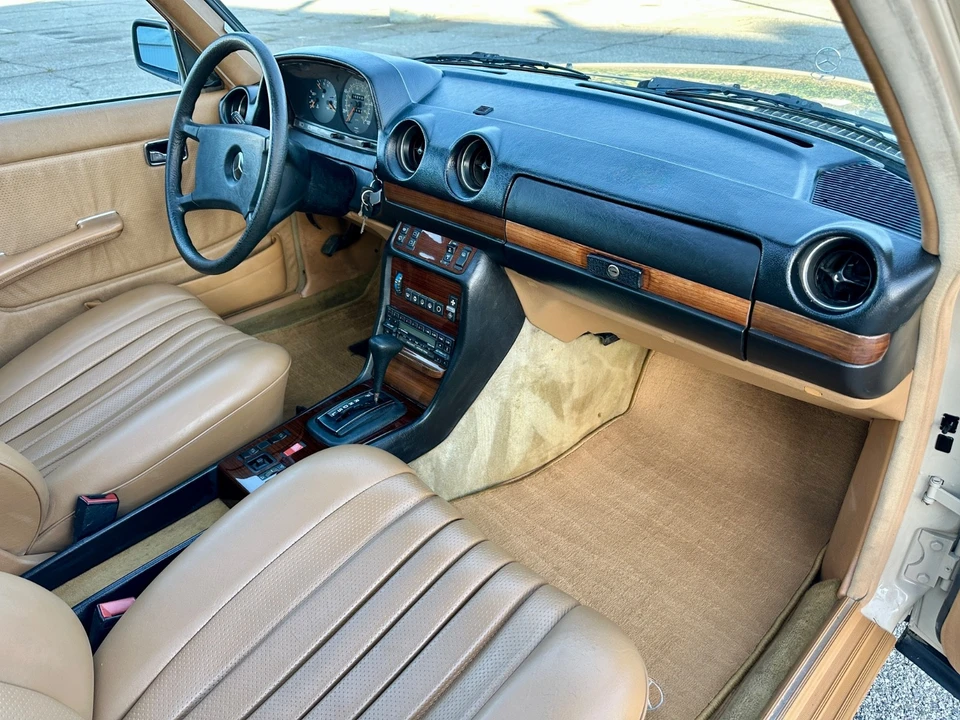 1984 Mercedes-Benz 190E - Image 23 of 31