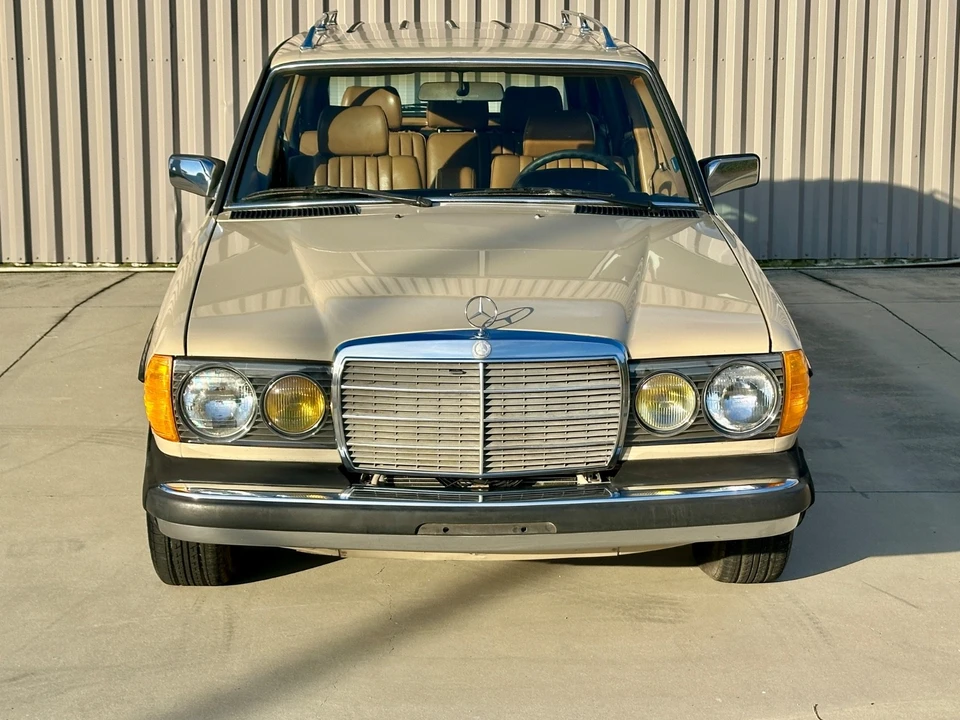 1984 Mercedes-Benz 190E - Image 12 of 31