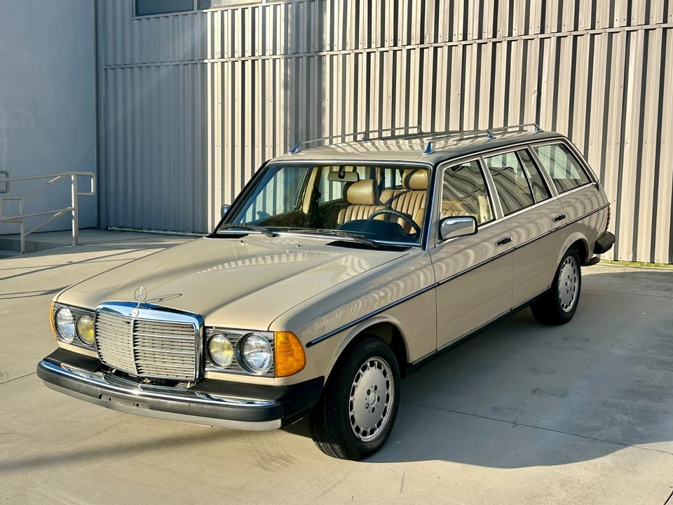 1984 Mercedes-Benz 190E - Image 11 of 31