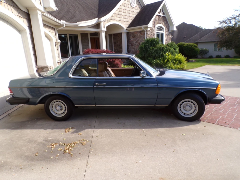 1984 Mercedes-Benz W123 Coupe (C123) - Image 14 of 31