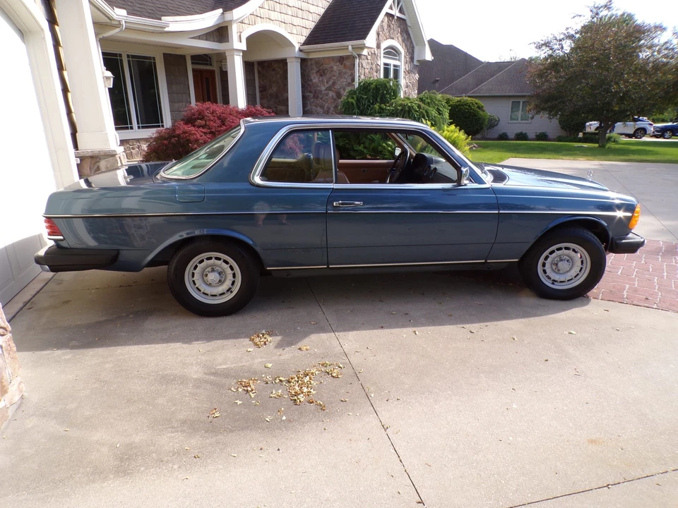 1984 Mercedes-Benz W123 Coupe (C123) - Image 13 of 31