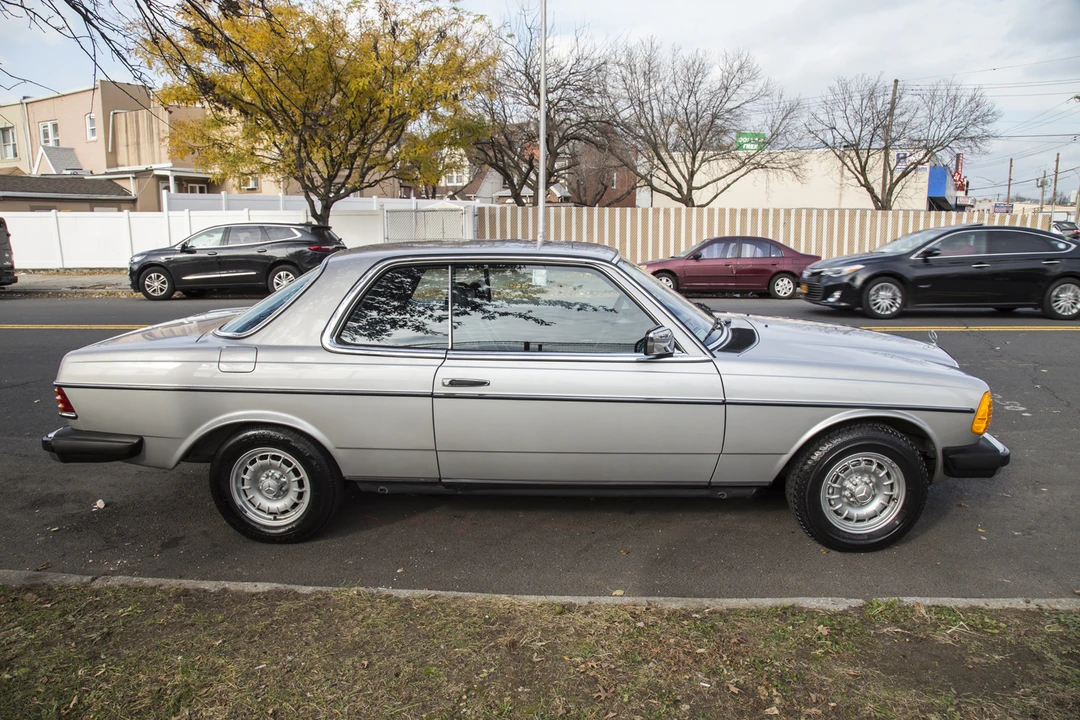 1984 Mercedes-Benz W123 Coupe (C123) - Image 2 of 31