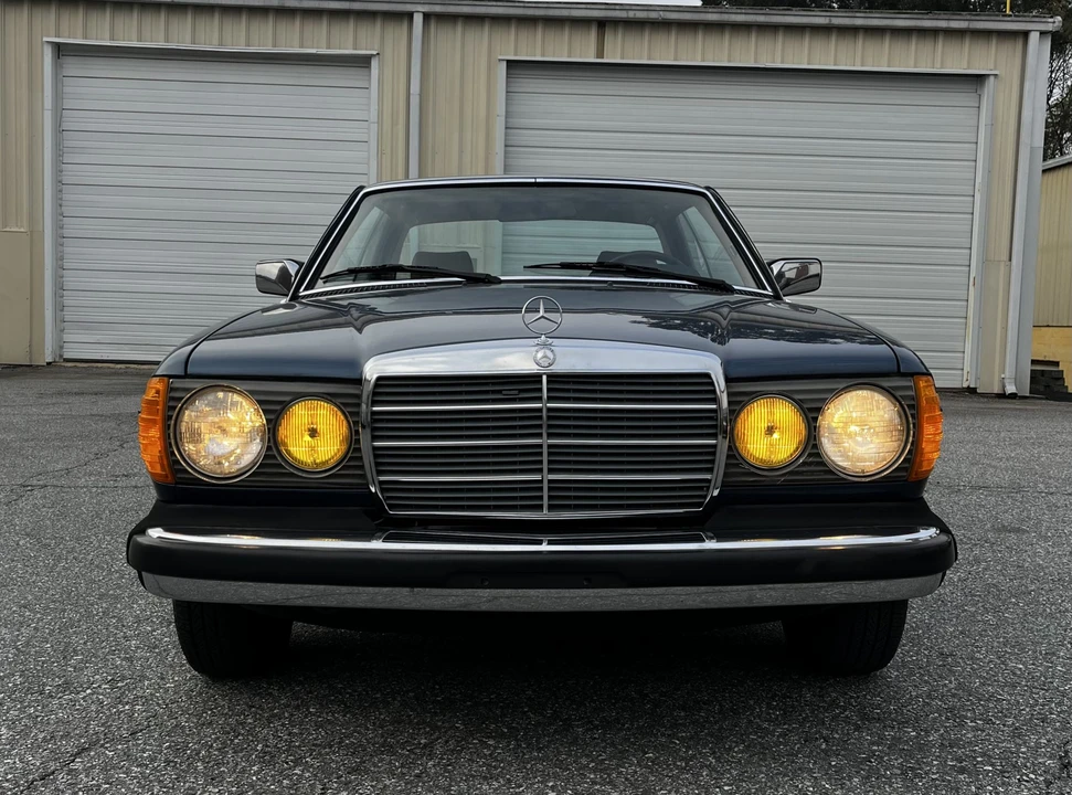 1984 Mercedes-Benz W123 Coupe (C123) - Image 2 of 31