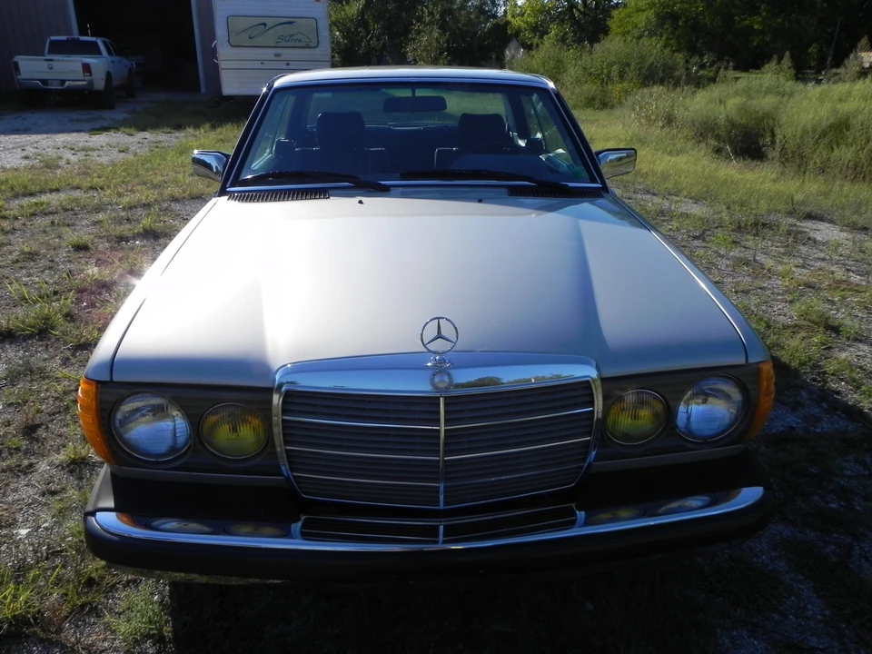 1984 Mercedes-Benz W123 Coupe (C123) - Image 6 of 31
