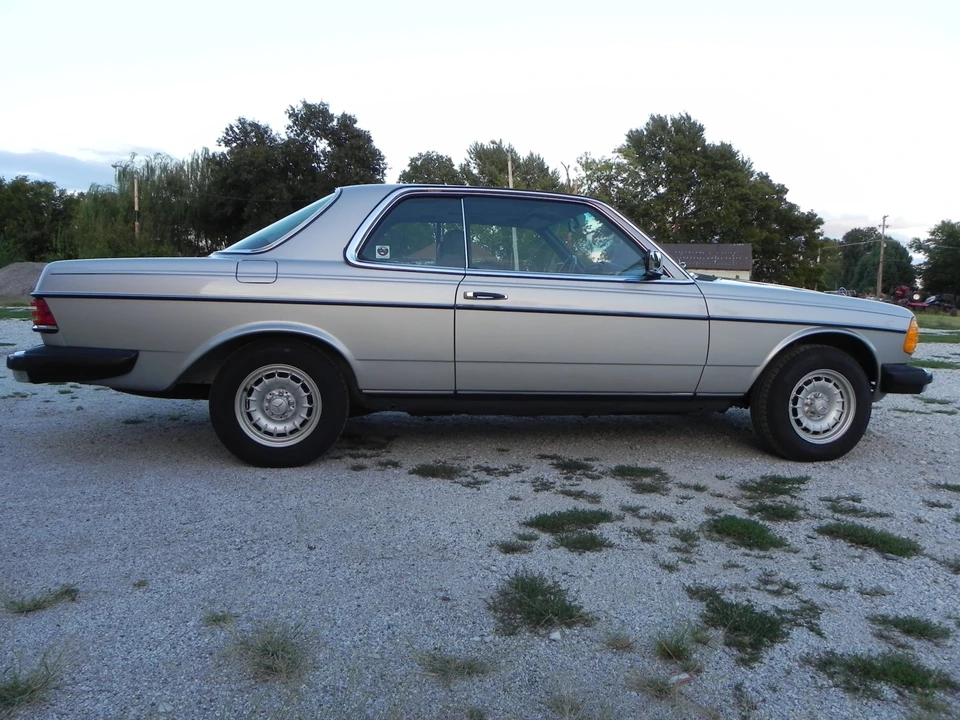 1984 Mercedes-Benz W123 Coupe (C123) - Image 17 of 31