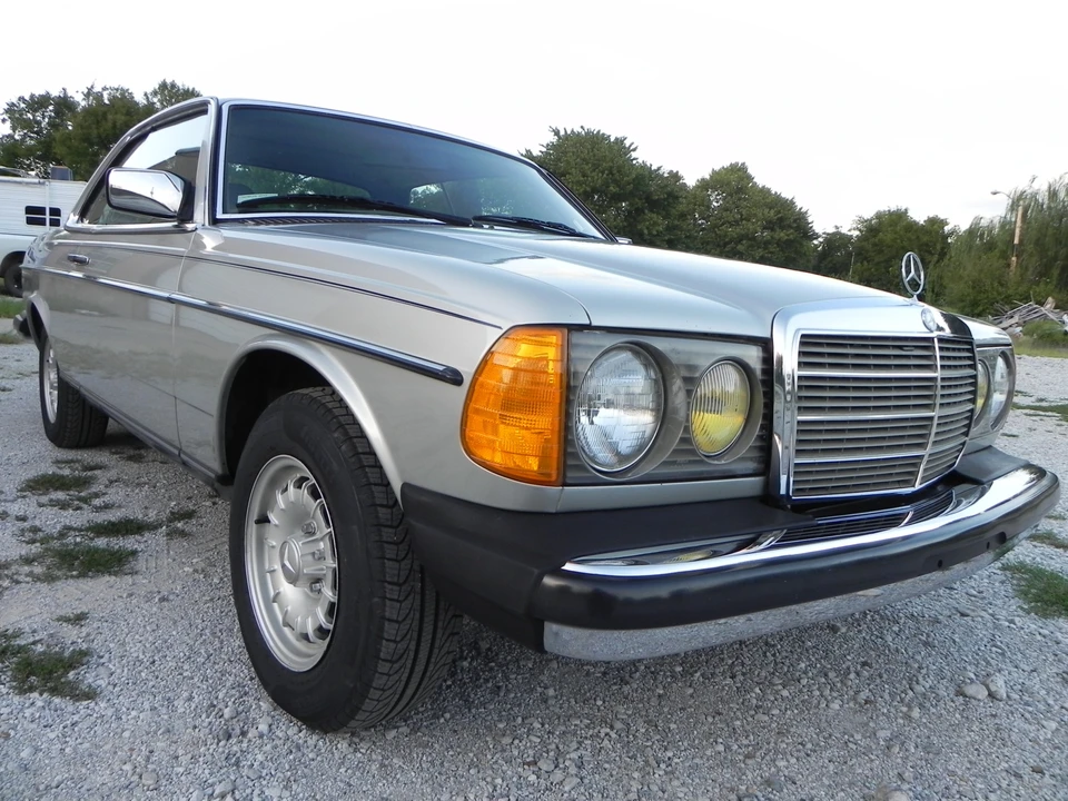 1984 Mercedes-Benz W123 Coupe (C123) - Image 2 of 31