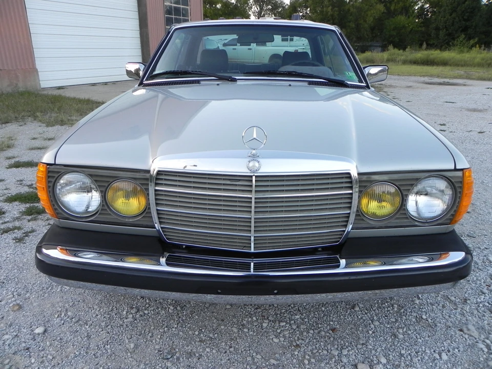 1984 Mercedes-Benz W123 Coupe (C123) - Image 5 of 31