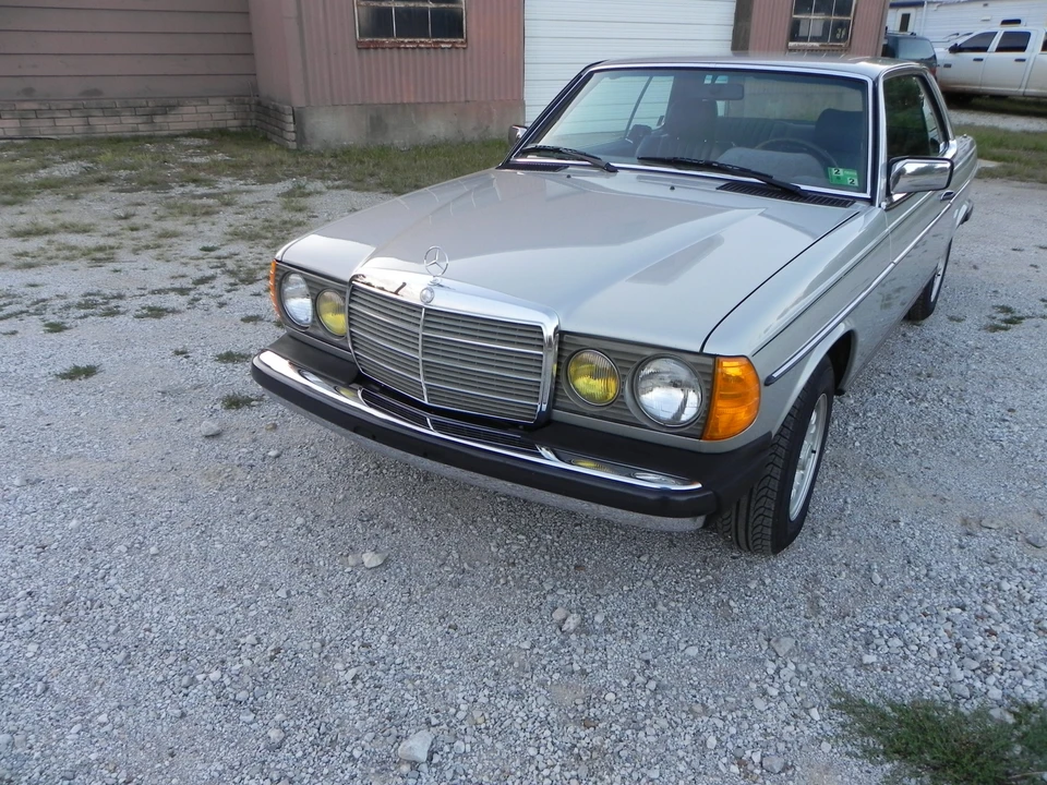 1984 Mercedes-Benz W123 Coupe (C123) - Image 7 of 31