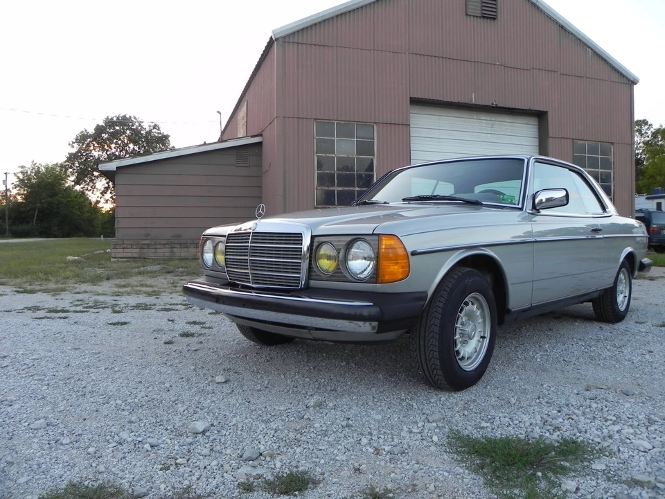 1984 Mercedes-Benz W123 Coupe (C123) - Image 8 of 31
