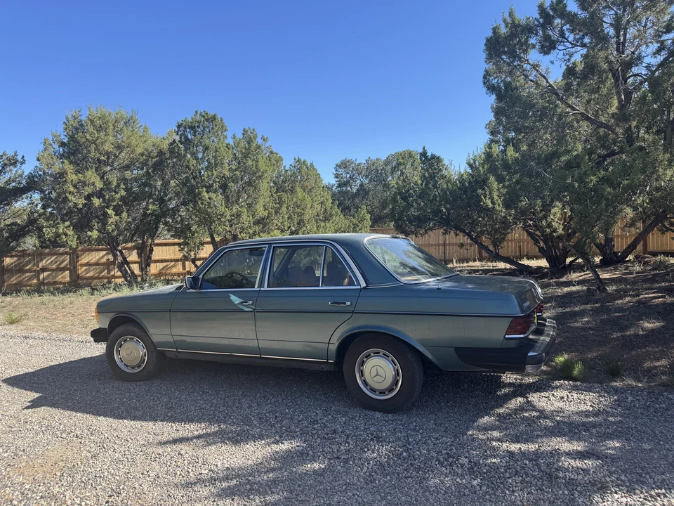 1984 Mercedes-Benz W123 Sedan - Image 8 of 31