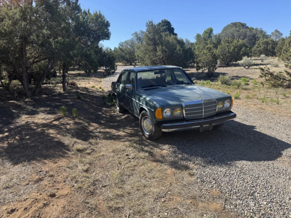 1984 Mercedes-Benz W123 Sedan - Image 4 of 31