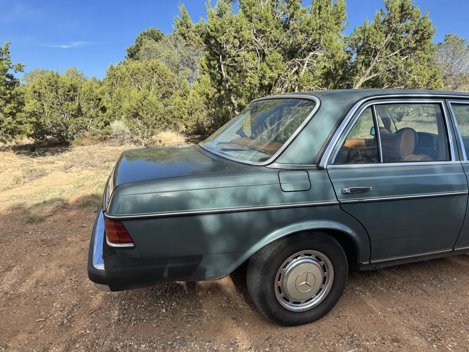 1984 Mercedes-Benz W123 Sedan - Image 19 of 31