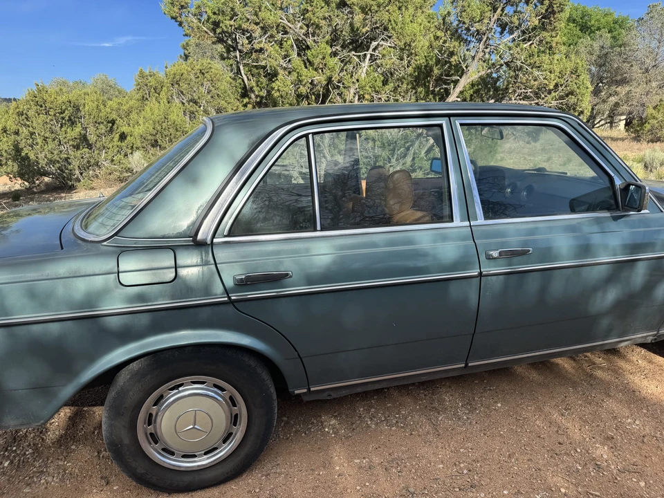 1984 Mercedes-Benz W123 Sedan - Image 20 of 31