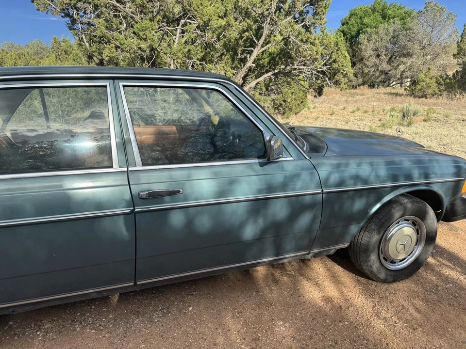 1984 Mercedes-Benz W123 Sedan - Image 21 of 31