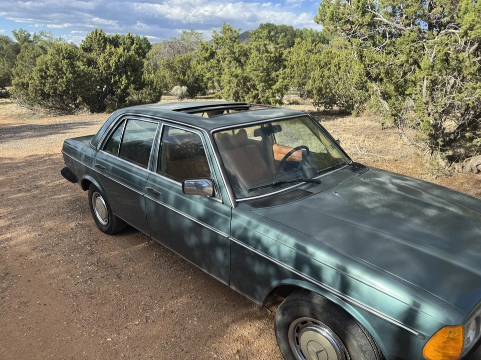 1984 Mercedes-Benz W123 Sedan - Image 10 of 31