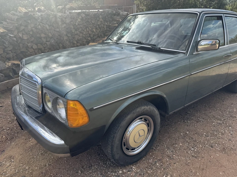 1984 Mercedes-Benz W123 Sedan - Image 15 of 31