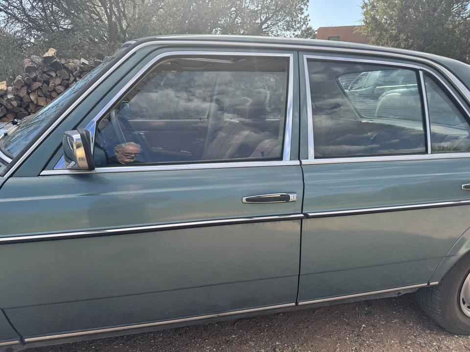 1984 Mercedes-Benz W123 Sedan - Image 16 of 31