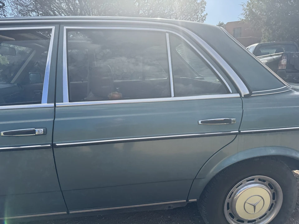 1984 Mercedes-Benz W123 Sedan - Image 17 of 31