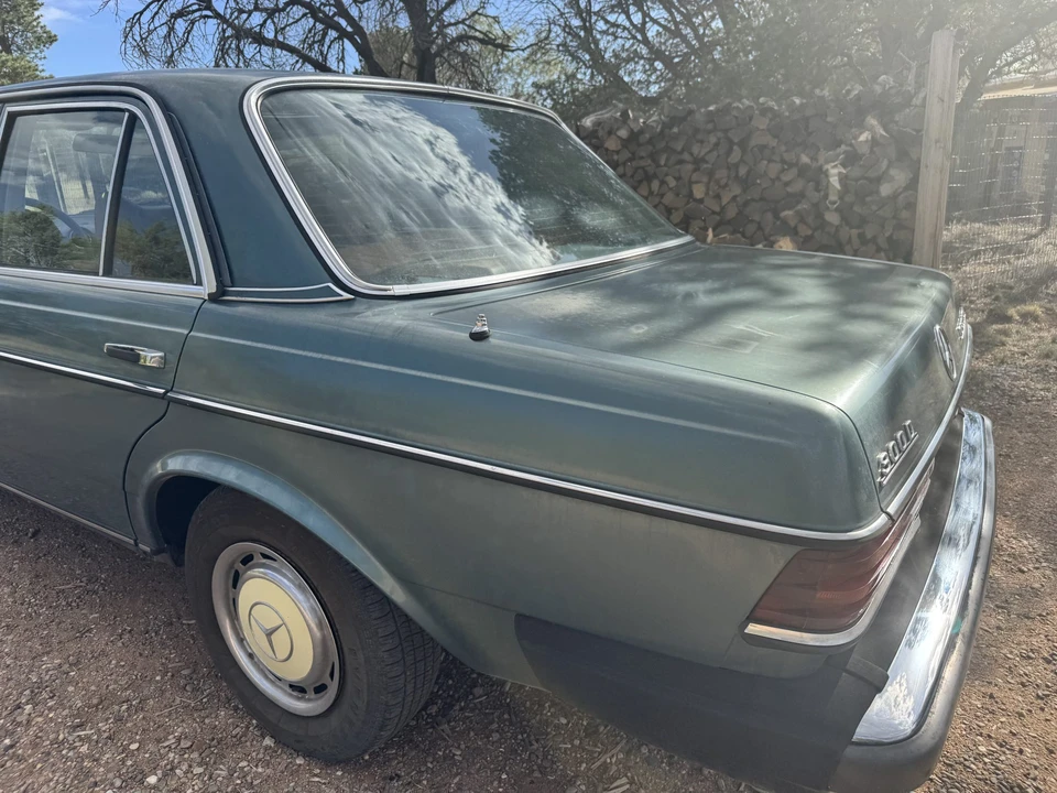 1984 Mercedes-Benz W123 Sedan - Image 18 of 31