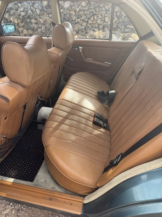 1984 Mercedes-Benz W123 Sedan - Image 30 of 31