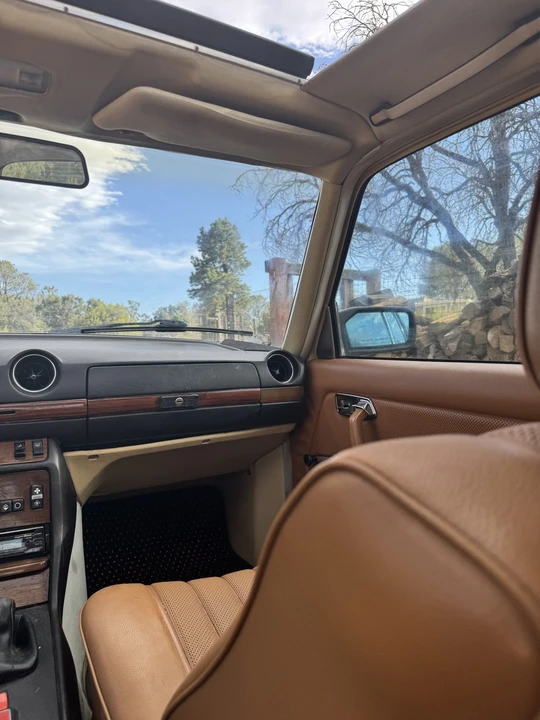 1984 Mercedes-Benz W123 Sedan - Image 28 of 31