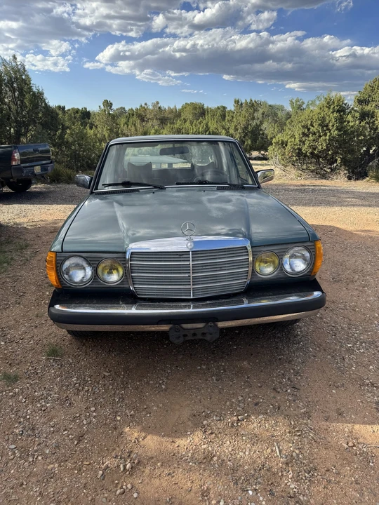 1984 Mercedes-Benz W123 Sedan - Image 2 of 31