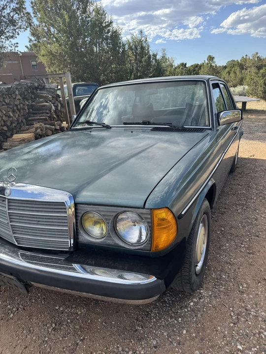 1984 Mercedes-Benz W123 Sedan - Image 14 of 31