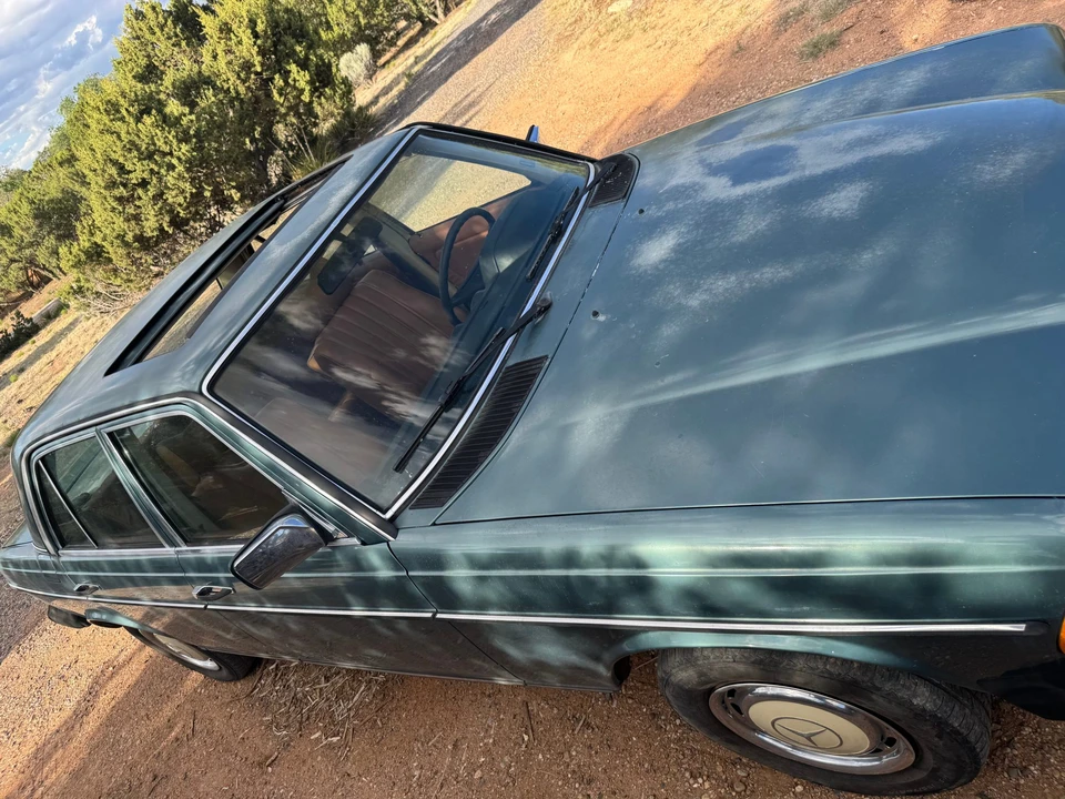 1984 Mercedes-Benz W123 Sedan - Image 9 of 31